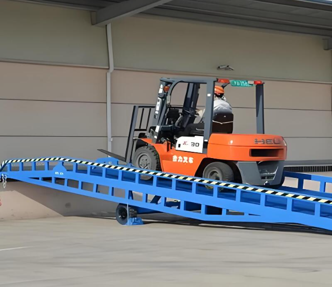 鹰潭移动式卸货平台（叉车用）